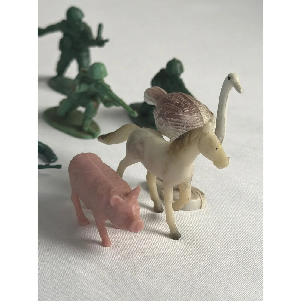 VINTAGE STYLE Unbranded Toy Figures Kids Small Multicolor Good